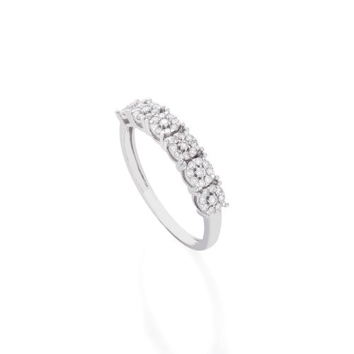 Anel-de-Ouro-Branco-18k-Meia-Alianca-Flores-com-Diamantes-an36446-JOIASGOLD