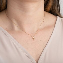 Pingente-de-Ouro-Dezoito-Kilates-Cruz-na-Modelo-Joiasgold