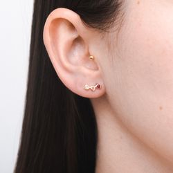 Brinco de Ouro Dezoito Kilates Corações Coloridos na Modelo Joiasgold