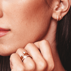 brinco-ouro-dezoito-kilates-trio-argolas-zirconias-modelo-joiasgold