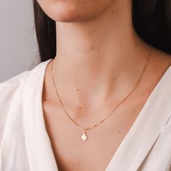 pingente-ouro-dezoito-kilates-trevo-liso-modelo-joiasgold
