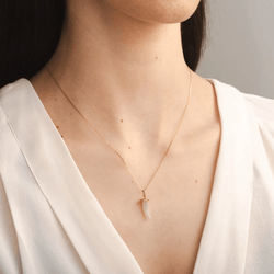 pingente-ouro-dezoito-kilates-dente-sabre-madreperola-turmalina-rosa-modelo-joiasgold