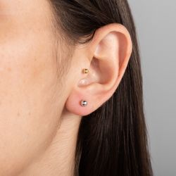 brinco-ouro-branco-dezoito-kilates-meia-bola-4mm-modelo-joiasgold