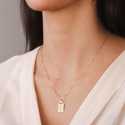 pingente-ouro-dezoito-kilates_placa-retangular-cruz-vazada-modelo-joiasgold