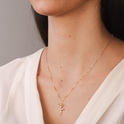 pingente-ouro-dezoito-kilates-bailarina-zirconias-modelo-joiasgold