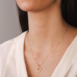 pingente-ouro-dezoito-kilates-coracao-vazado-zirconias-modelo-joiasgold