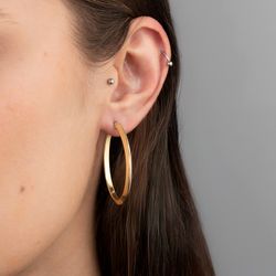 brinco-ouro-branco-dezoito-kilates-argola-fio-triangular-modelo-joiasgold