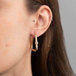 brinco-ouro-dezoito-kilates-argola-triangulo-fio-tubo-topazios-brancos-modelo-joiasgold