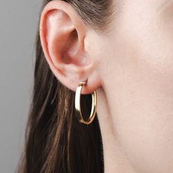brinco-ouro-bicolor-dezoito-kilates-argola-oval-fio-anatomico-modelo-joiasgold
