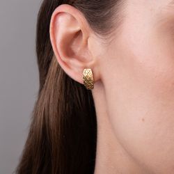 brinco-ouro-dezoito-kilates-chapa-trabalhada-losangos-liso-fosco-modelo-joiasgold