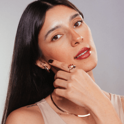 anel-ouro-dezoito-kilates-flor-trabalhado-zirconias-modelo-joiasgold