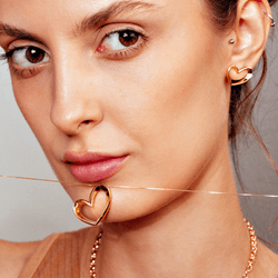 brinco-ouro-dezoito-kilates-coracao-liso-vazado-modelo2-joiasgold