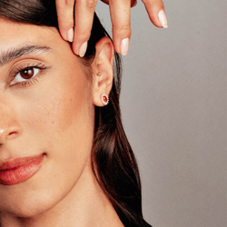 brinco-ouro-dezoito-kilates-rubi-oval-diamantes-modelo-joiasgold